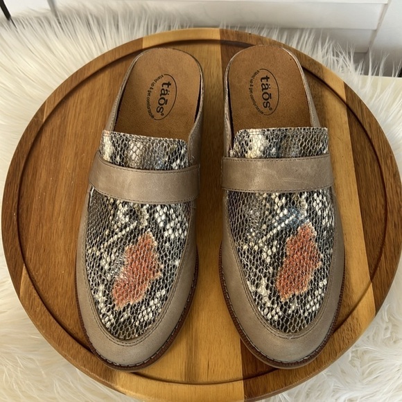 TAOS Footwear Taupe Snakeskin Royal Slider Mule New Size  8 - Picture 3 of 10